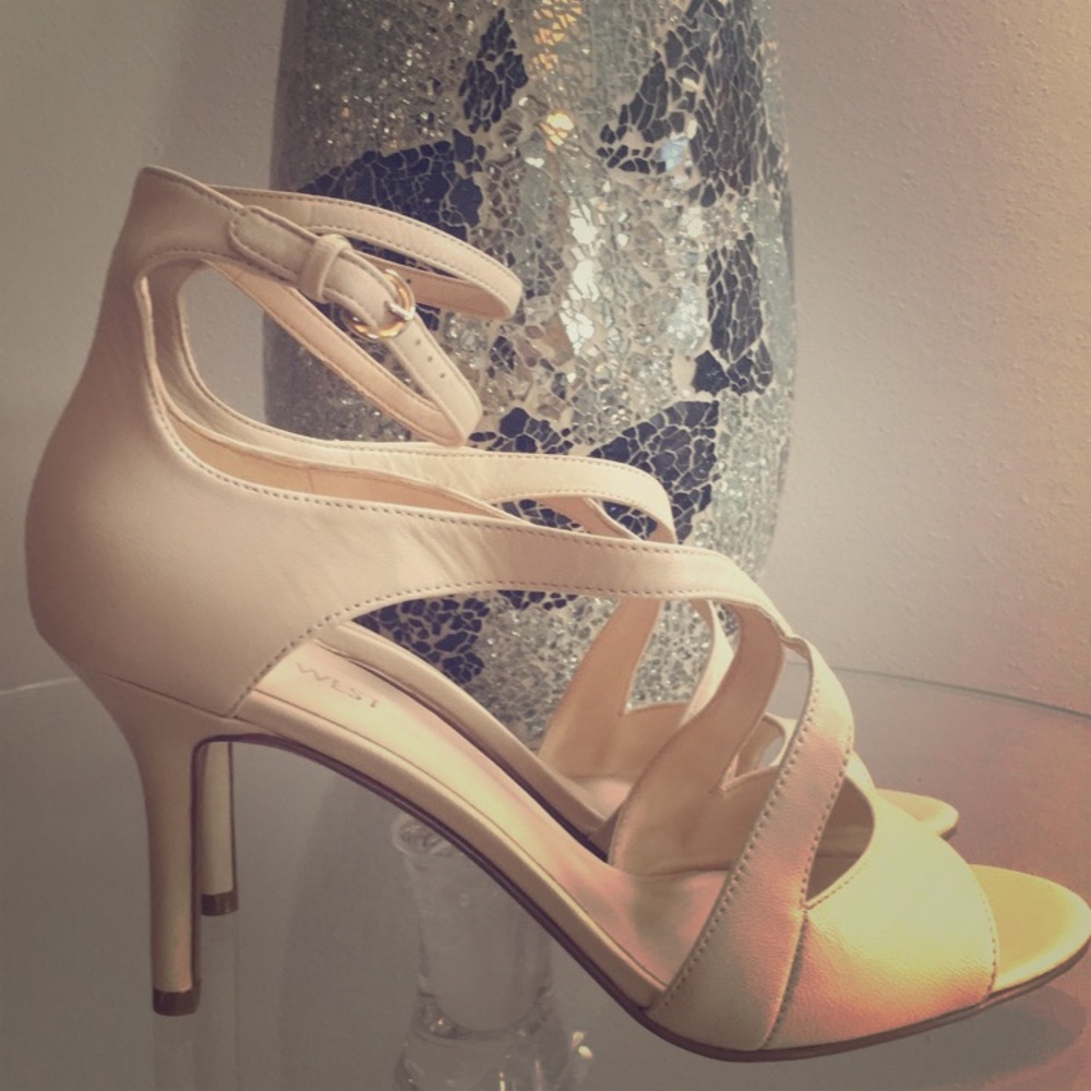 NWOT Nine West strappy heeled sandal